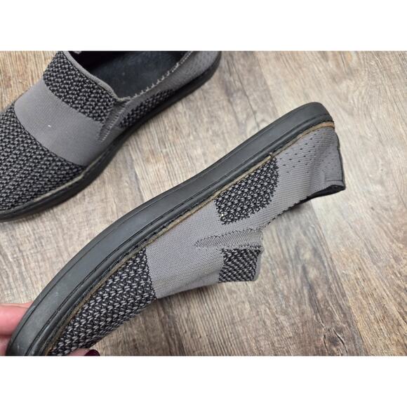 UGG Women's Sammy Slip-On Light Knit Sneakers Gray/Black Size 10 Shoes - Picture 4 of 9